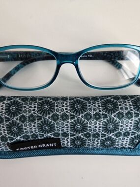 Foster Grant Teal Oval Reading Glasses with Teal Patterned Case